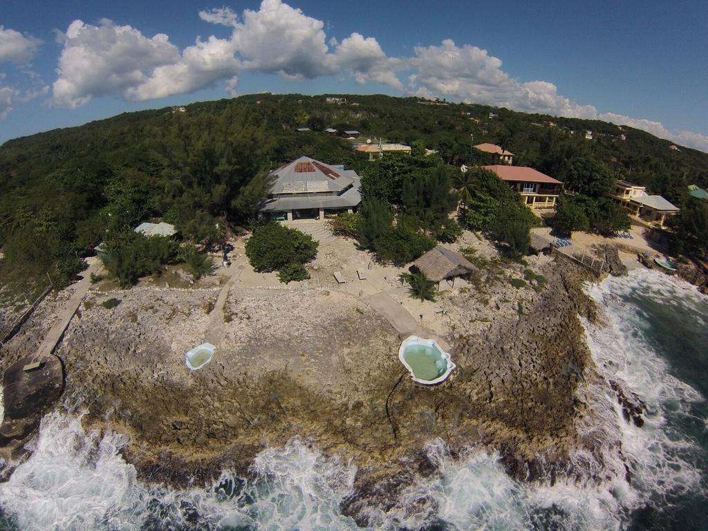 Jackies On The Reef Hotel Negril Exterior photo